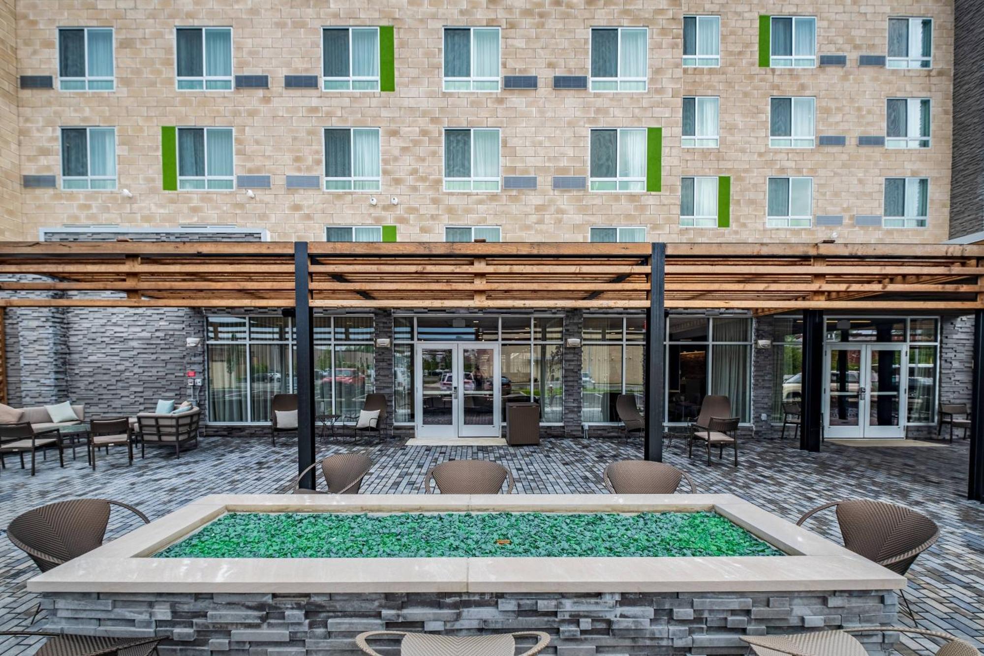 Courtyard By Marriott Toledo West Hotell Exteriör bild
