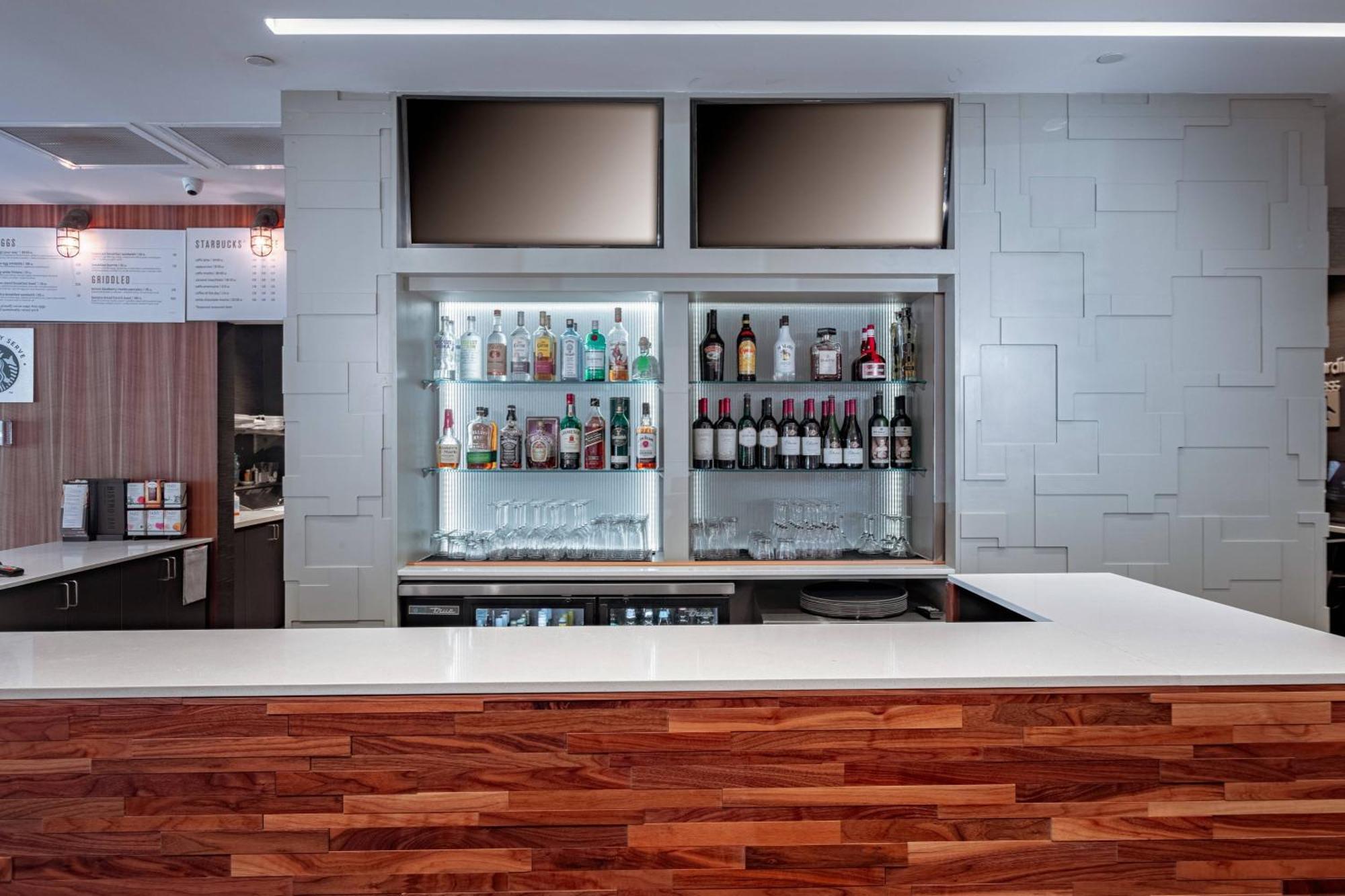 Courtyard By Marriott Toledo West Hotell Exteriör bild