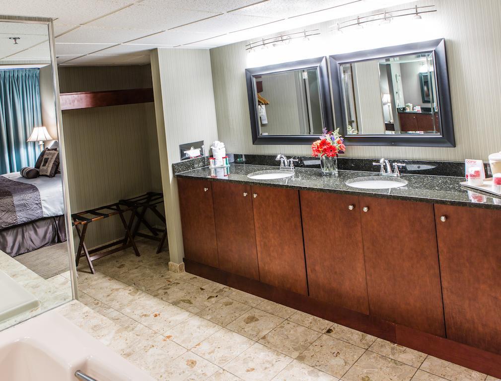 Courtyard By Marriott Toledo West Hotell Exteriör bild