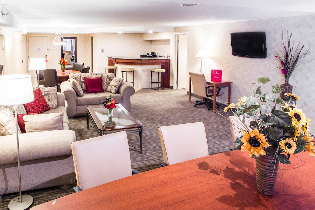 Courtyard By Marriott Toledo West Hotell Exteriör bild