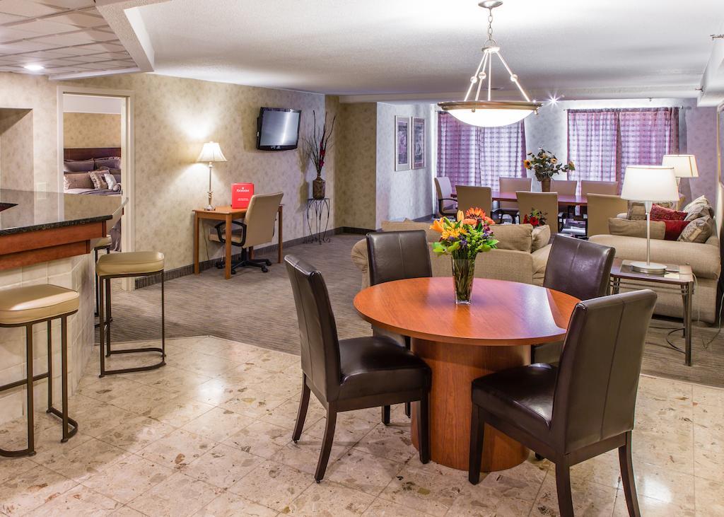 Courtyard By Marriott Toledo West Hotell Exteriör bild
