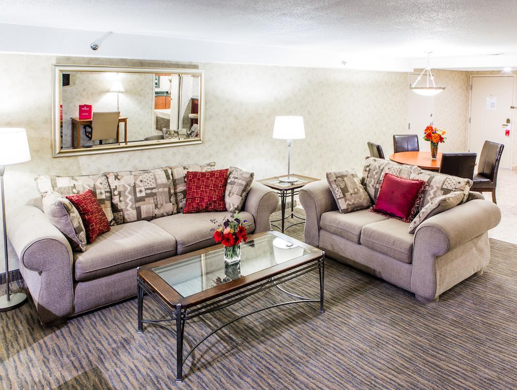 Courtyard By Marriott Toledo West Hotell Exteriör bild