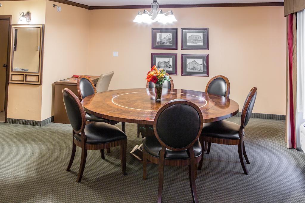 Courtyard By Marriott Toledo West Hotell Exteriör bild
